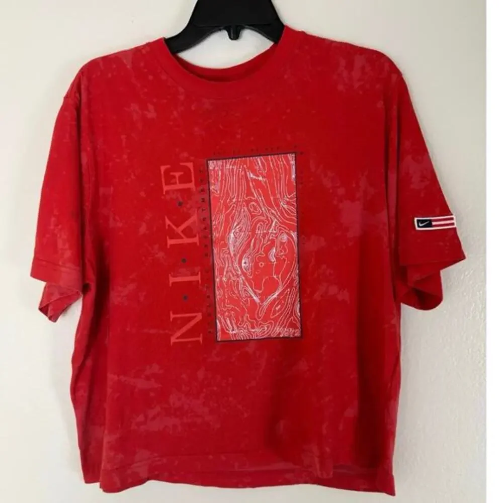 Nike Red Cropped T-Shirt - Size M - Great Condition!